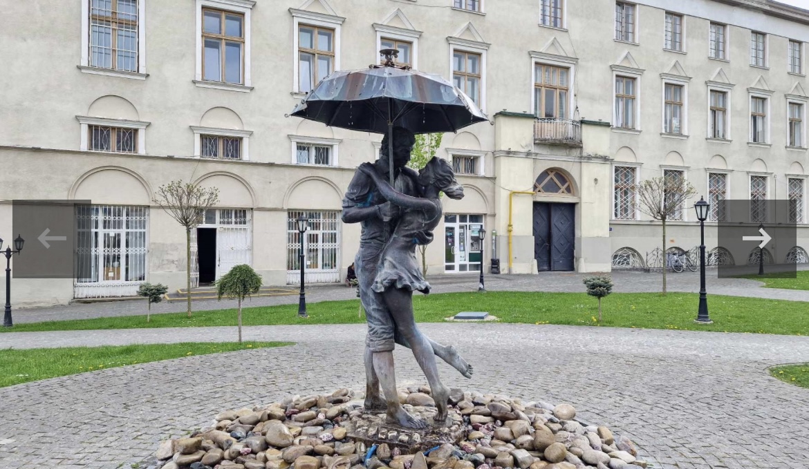 У Дрогобичі відновлюють роботу міських фонтанів