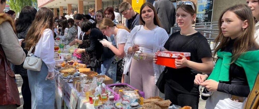 На святкуванні Дня міста львівські школярі зібрали майже 2 млн грн для військових
