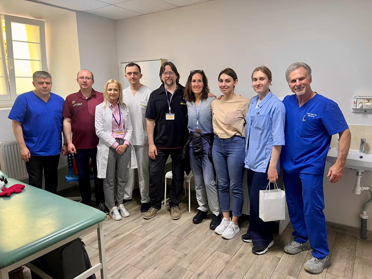 До Львова прибули американські хірурги, які оперуватимуть дітей з вадами обличчя