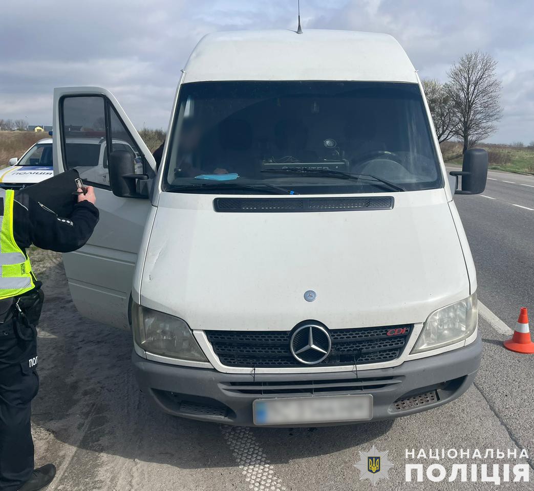 У Львівському районі водій мікроавтобуса збив пішохода