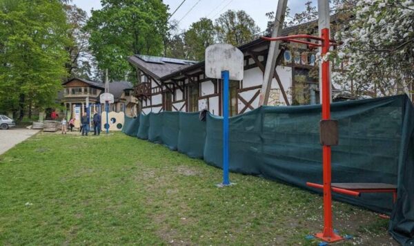 Ресторан на території школи: у Брюховичах виник конфлікт