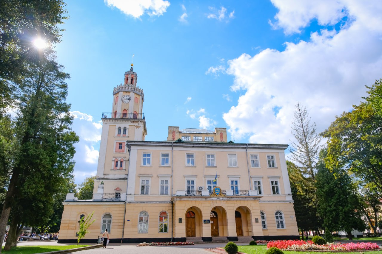 У Самборі незаконно виділили 4 млн грн на заміну вікон в Ратуші   