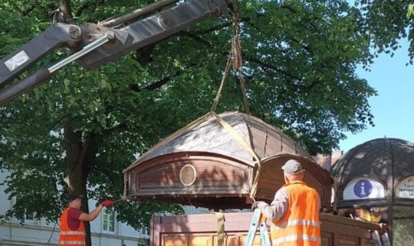 У центрі Львова демонтували ще два мафи