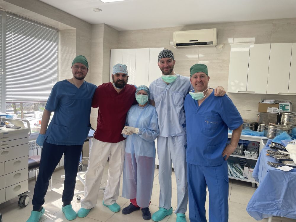 Чеські лікарі у Львові прооперували 12 пацієнтів зі складними травмами мʼяких тканин тіла і голови