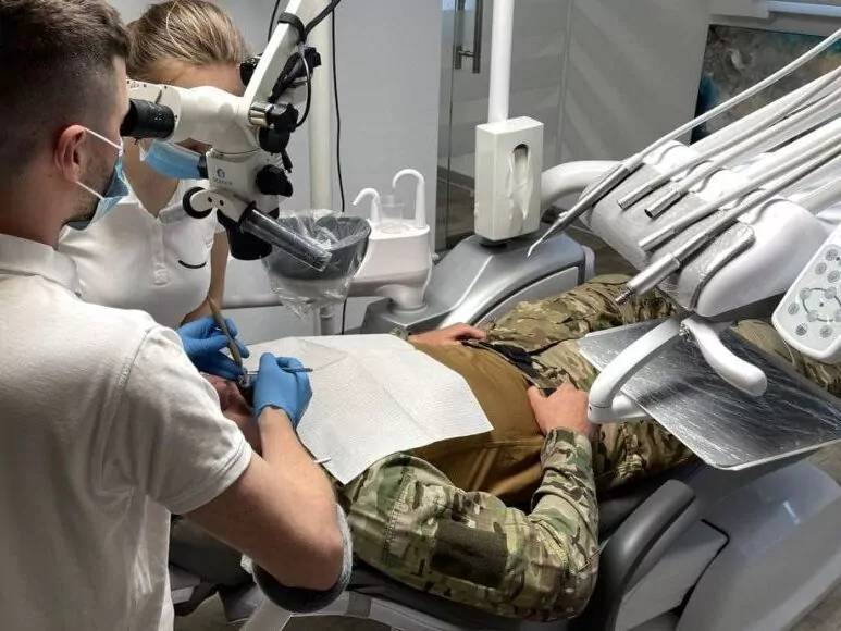 Зубопротезування для військових та ветеранів: як отримати послугу
