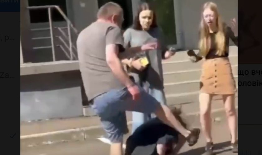 У Львові чоловік жорстоко побив місцевого школяра (ВІДЕО)