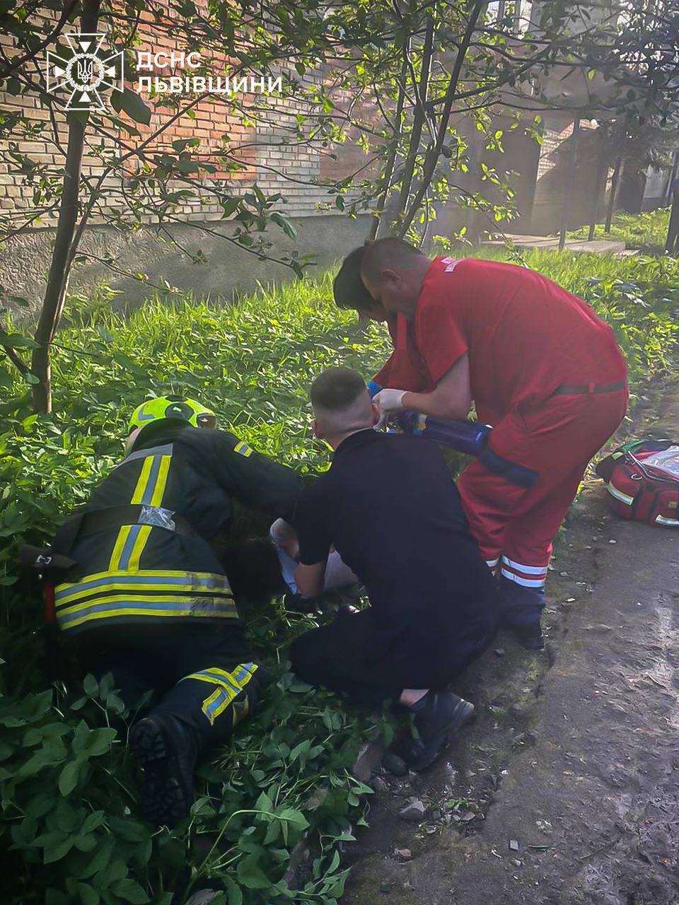 В Дрогобичі госпіталізували жінку, яка постраждала в пожежі власної квартири