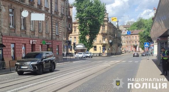 У Львові водій «Шкоди» збив жінку, яка виходила з трамваю