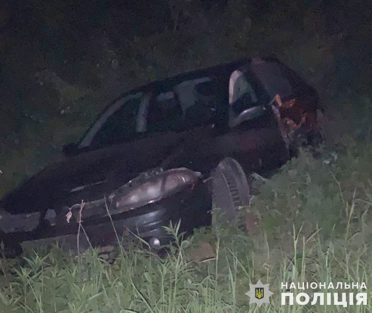 Біля Яворова 22-річний водій автомобіля «Renault Laguna» врізався в мікроавтобус:  двоє людей травмованих