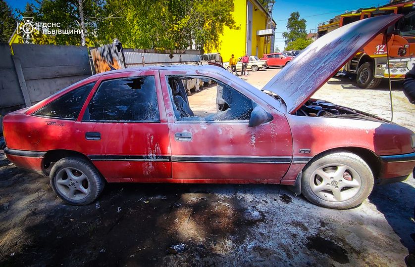 У Самборі горів “Опель”: обійшлось без постраждалих