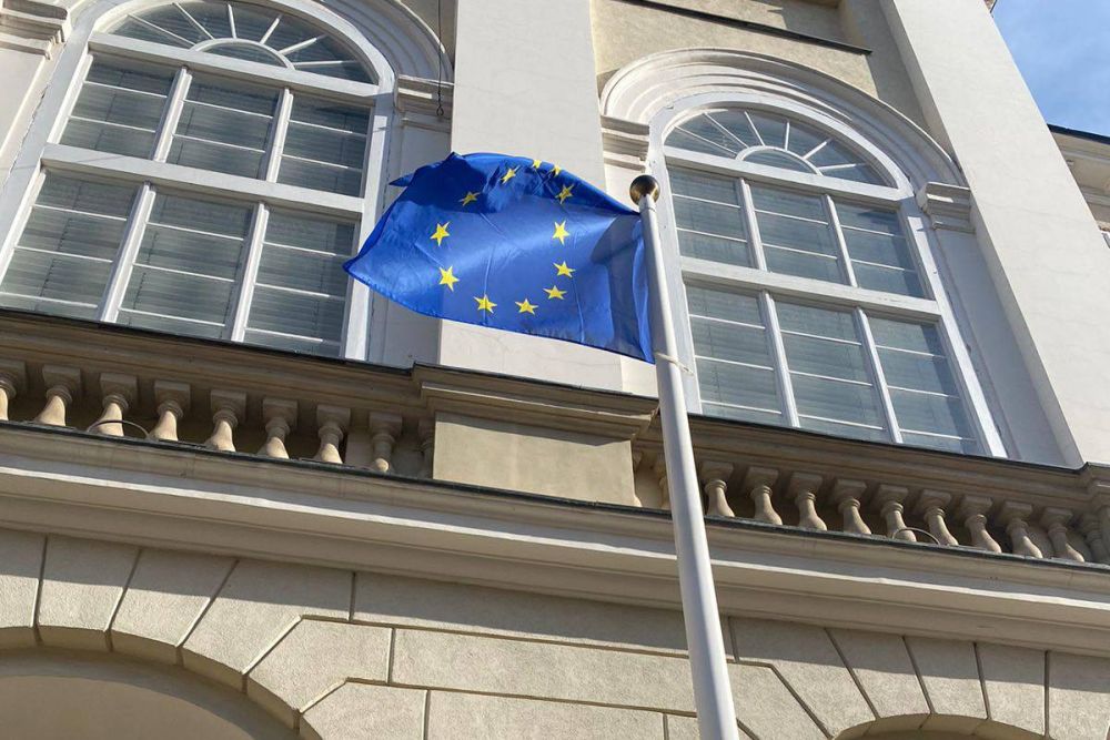 У центрі Львова підняли прапор Європейського Союзу