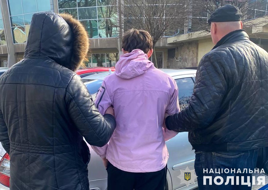 Пограбував жінку під приводом купівлі телефону: у Львові судитимуть 20-річного крадія