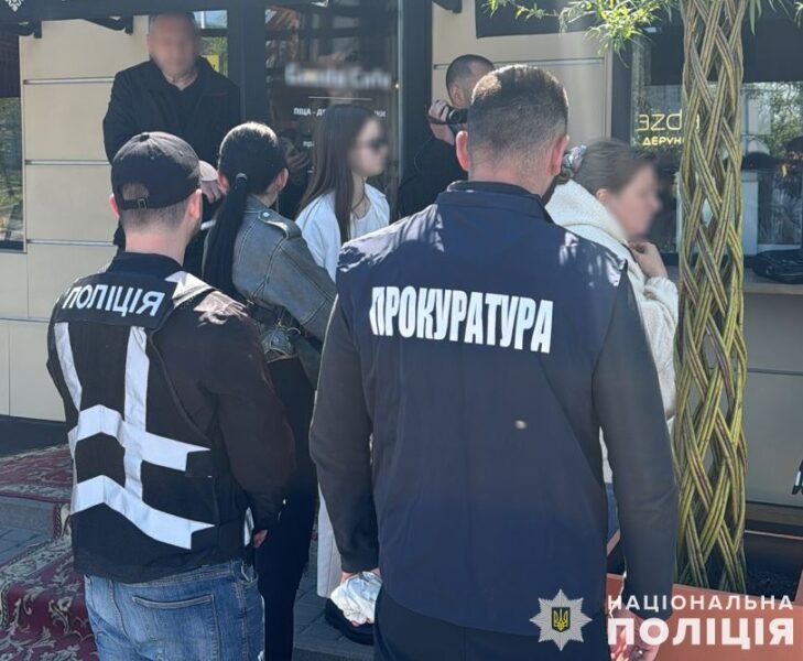 За 5 тисяч доларів намагалася вивезти свого фіктивного чоловіка за кордон: на Львівщині затримали жінку