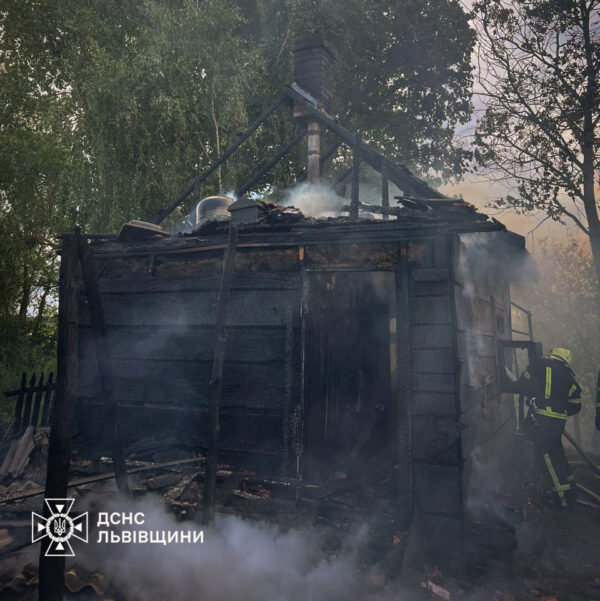 На Червоноградщині вогнеборці ліквідували пожежу у сауні