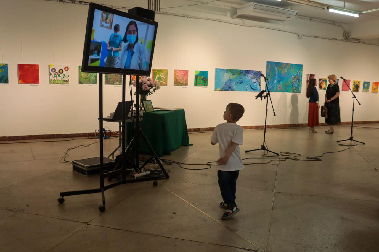 У Львові запрацювала виставка створена маленькими художниками гематологічного відділення