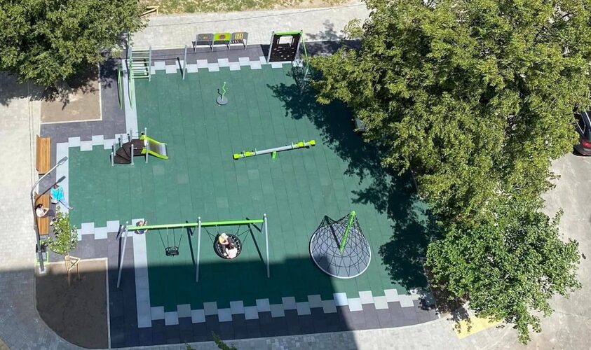 У Львові облаштували новий дитячий майданчик