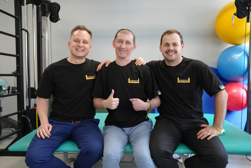 Ще два тижні тому він був прикутий до ліжка: у Львові 39-річний військовий заново вчиться ходити після поранення