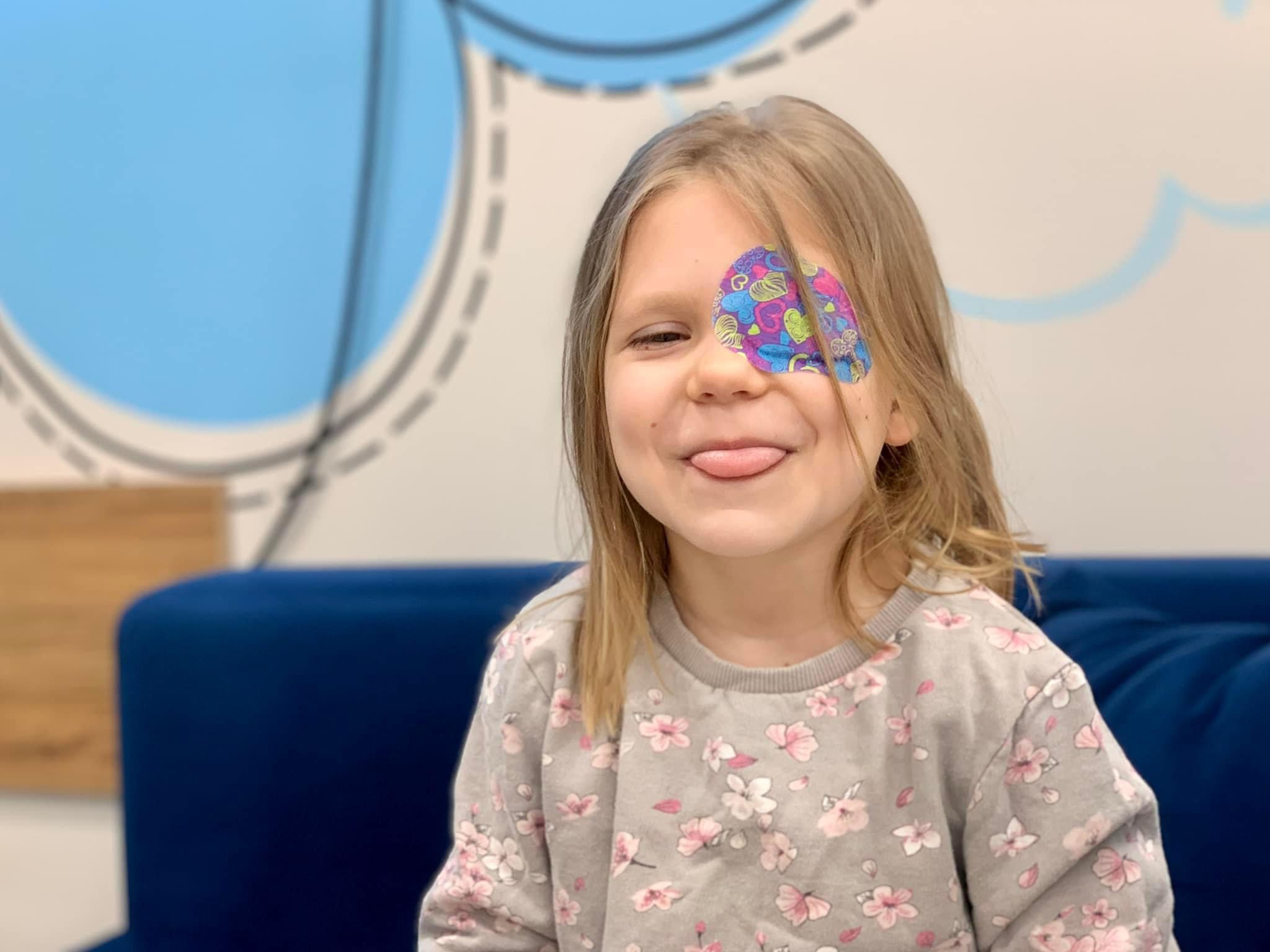 Бачила лише на 20%: львівські офтальмологи повернули зір 8-річній дівчинці-сироті