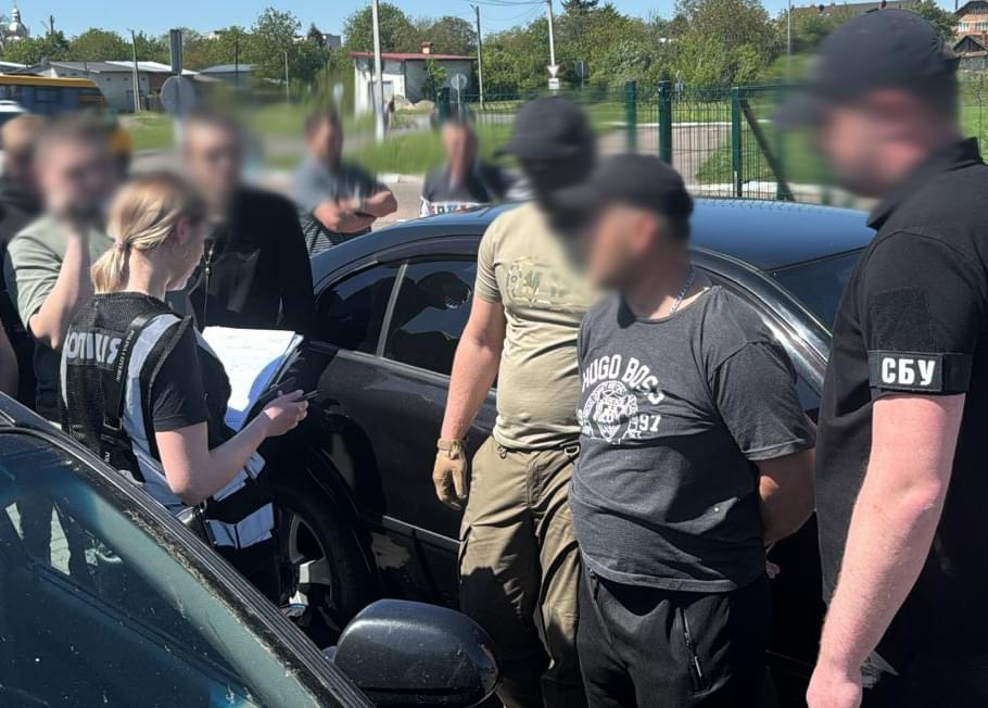 Поліцейські затримали жителя Стрия, який переправляв чоловіків за кордон