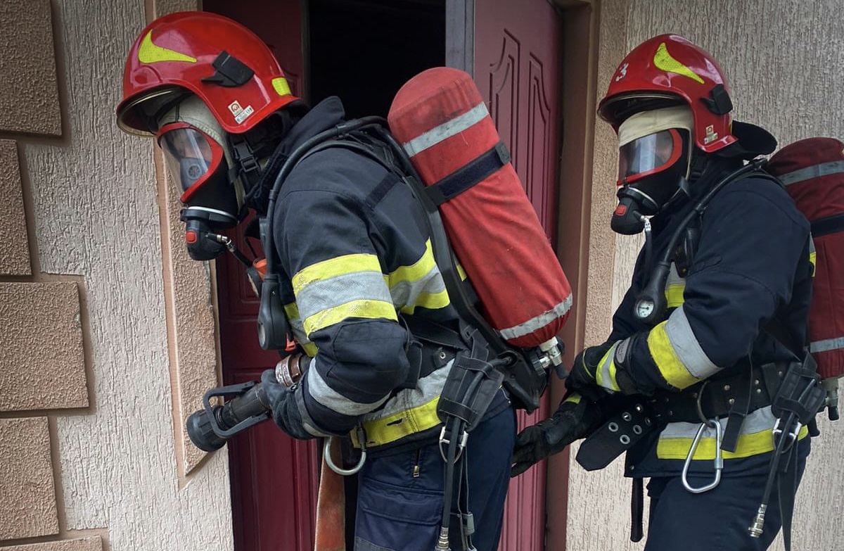 У житловому будинку Львова виникла пожежа: вогонь знищив побутові речі