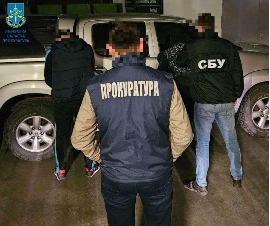 Прокуратура викрила двох агентів рф, які планували підірвати громадські місця у Львові та Києві