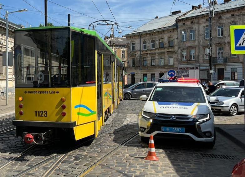 Через ДТП у Львові змінено маршрут травмаїв №6 і №9