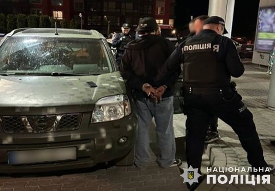 Напали на неповнолітнього: на Львівщині затримали двох іноземців зі зброєю