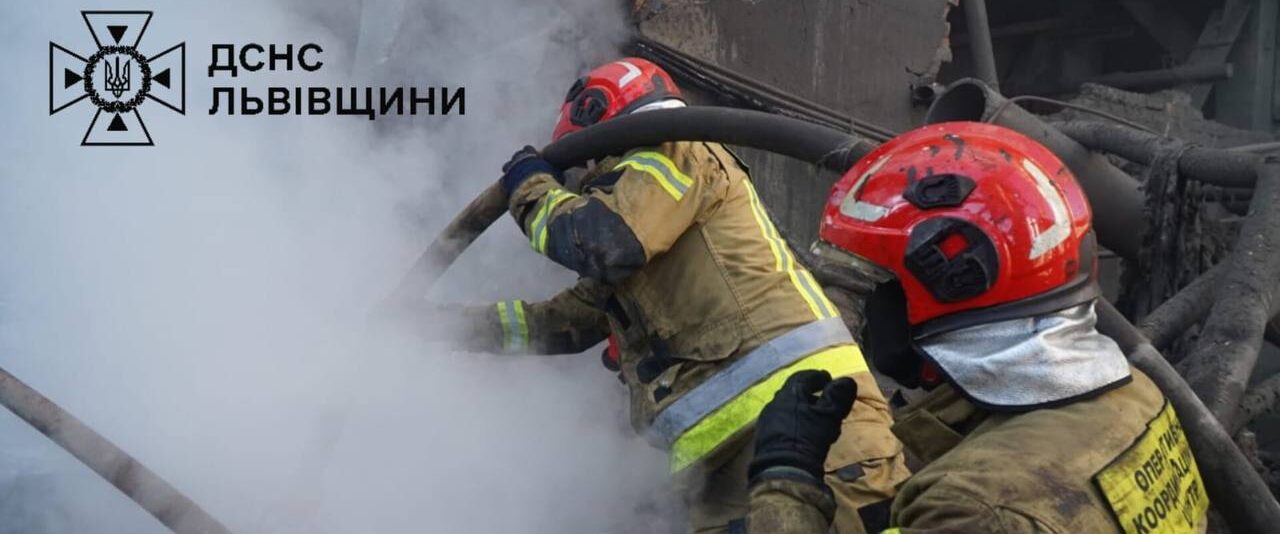 Рятувальники загасили пожежу на місці влучання російської ракети на Червоноградщині
