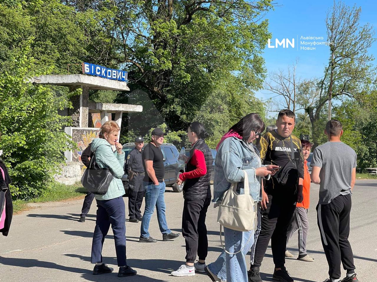 Жителі Бісковичів на Самбірщині відновили акцію протесту через аварійний стан дороги (ВІДЕО)