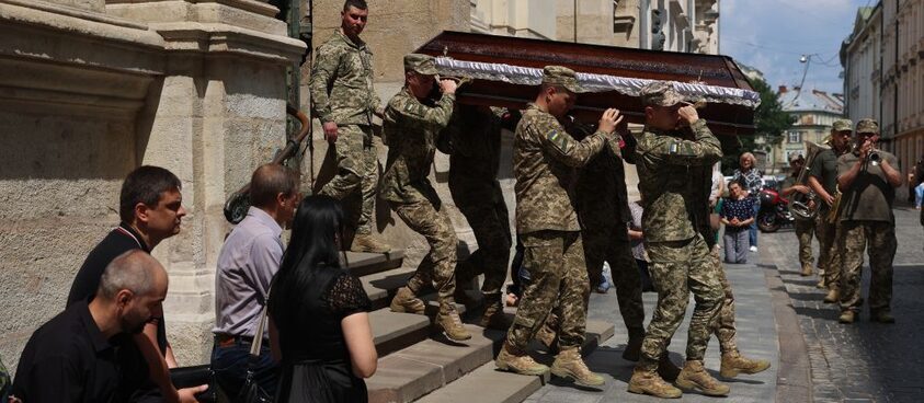 Загинули, евакуюючи поранених побратимів: сьогодні у Львові прощаються з двома Героями