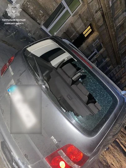 21-річна дівчина у Львові потрощила шість автомобілів: деталі
