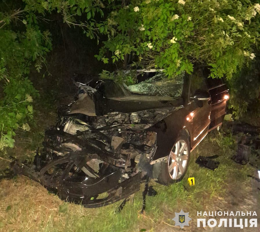 На трасі Львів – Луцьк легковик влетів у трактор: водія госпіталізували в реанімацію