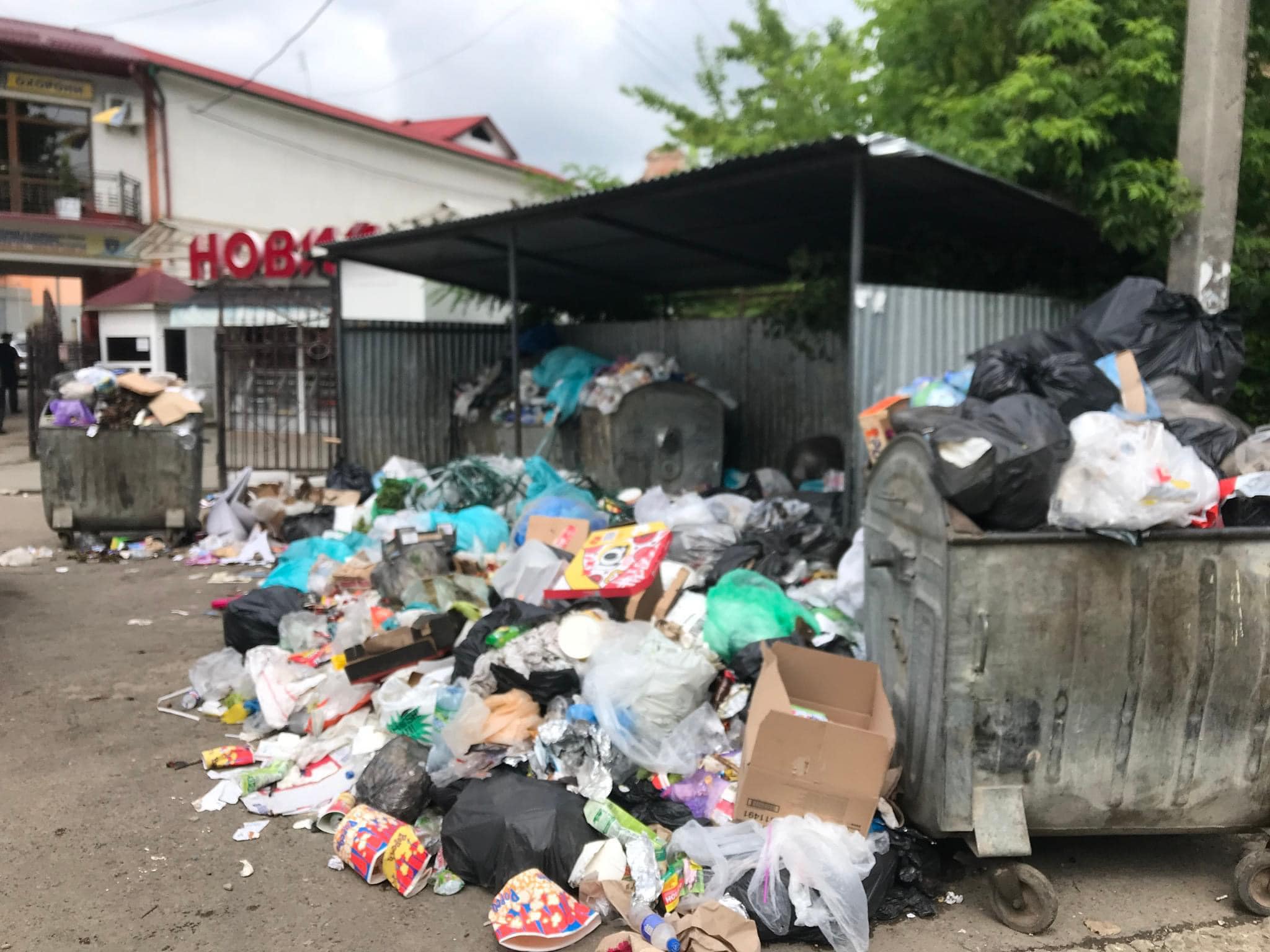 Сміттєва блокада у Самборі: КП «Об’єднане» 5 діб поспіль не вивозить відходи