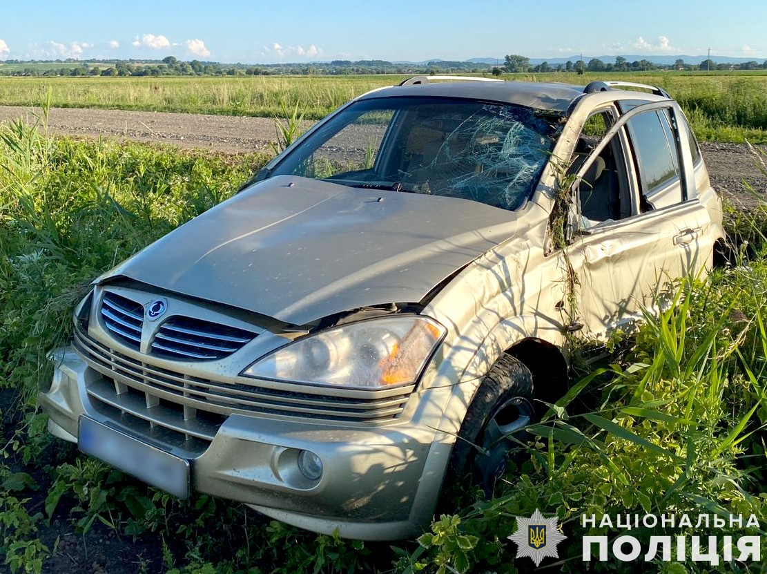 На Самбірщині перекинувся джип SsangYong: постраждав 20-річний хлопець