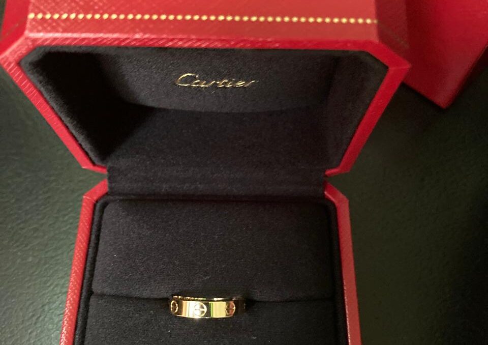 Через ПП “Шегині – Медика” чоловік хотів незаконно ввезти в Україну брендові прикраси та кеди вартістю півмільйона гривень