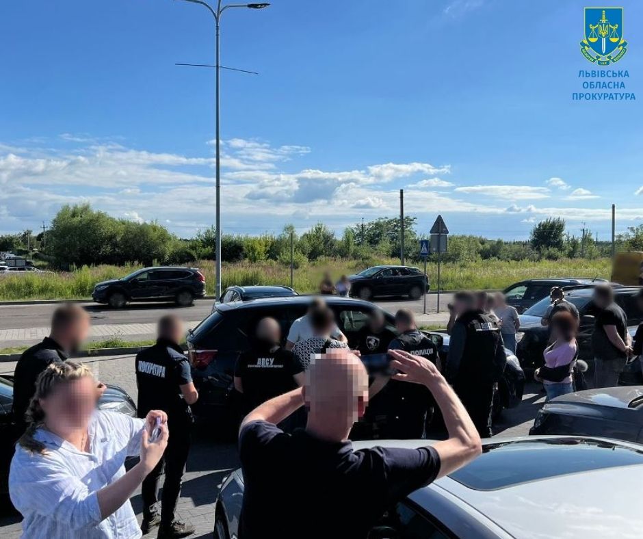 Львівʼянин за 5 000 доларів підготував ухилянту документи для втечі за кордон