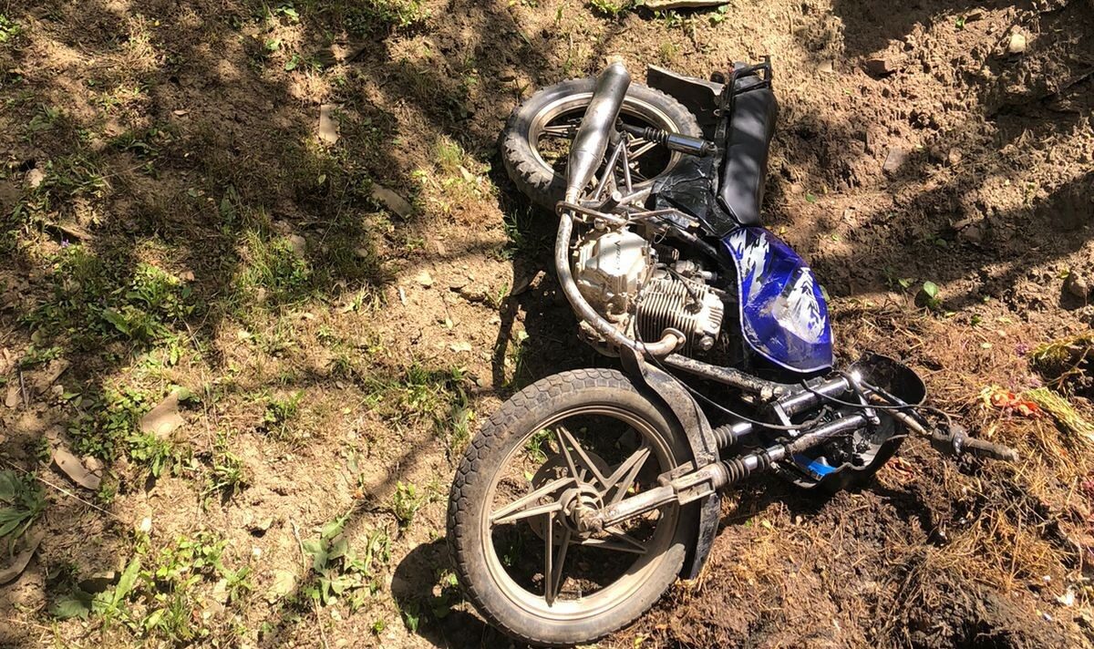 В селі на Стрийщині дитина на мотоциклі злетіла з дороги в обрив