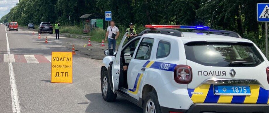 В Городку водійка позашляховика Mersedes збила 26-річну жінку