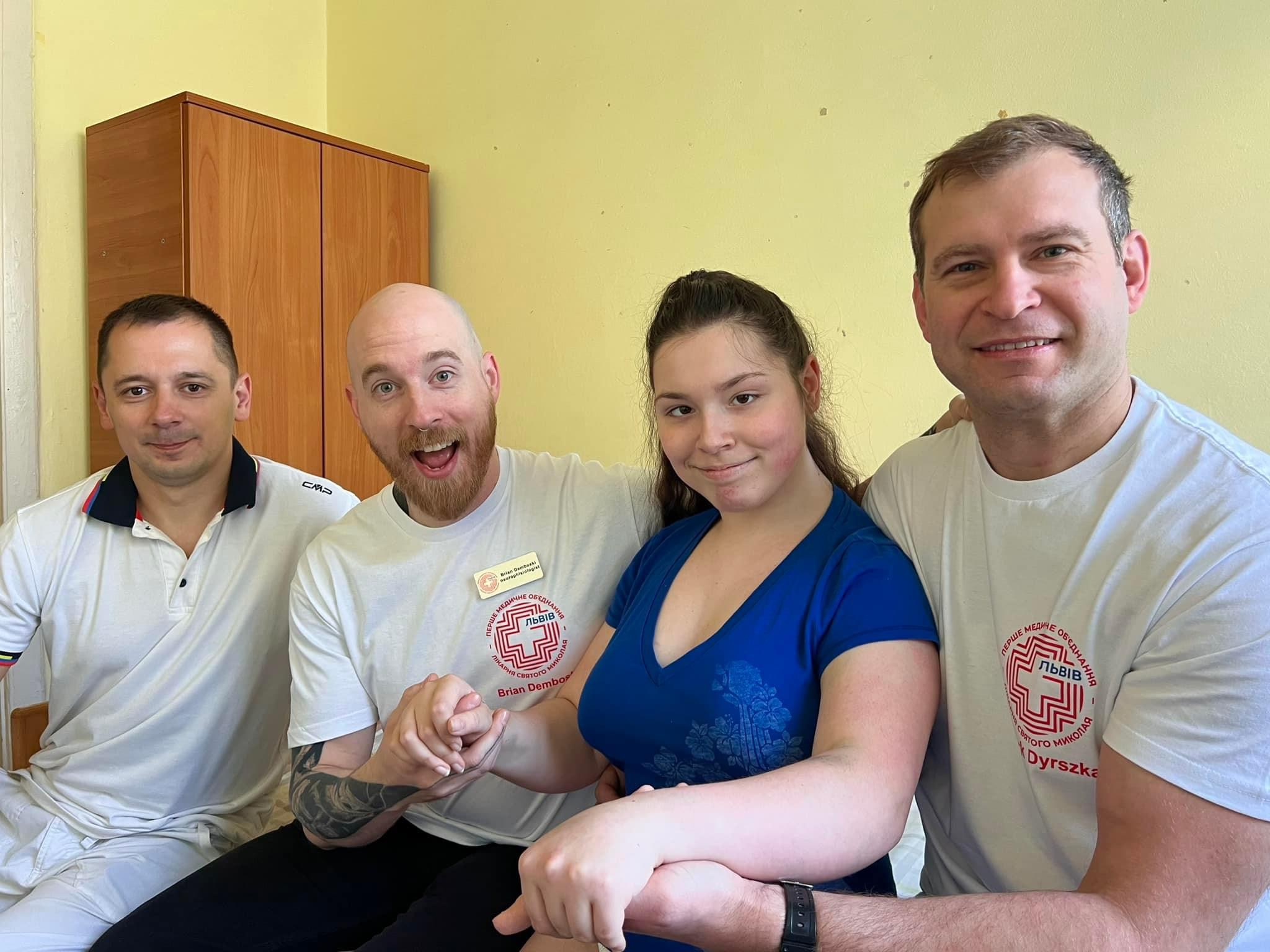 Хребет викривився на 90°: львівські лікарі прооперували 15-річну дівчину з ДЦП