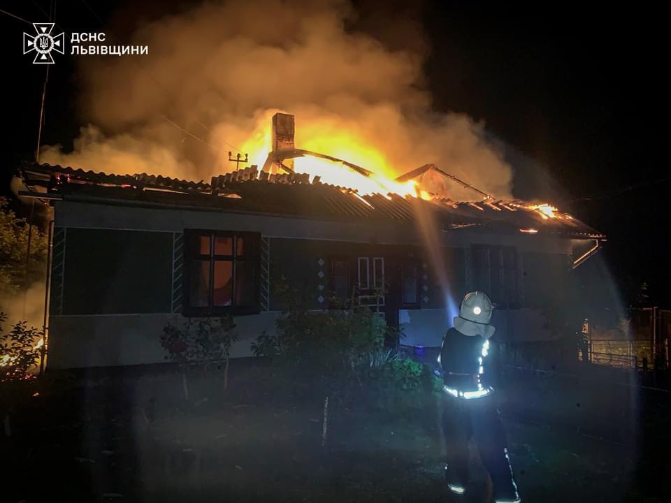 У Львівському районі горів житловий будинок