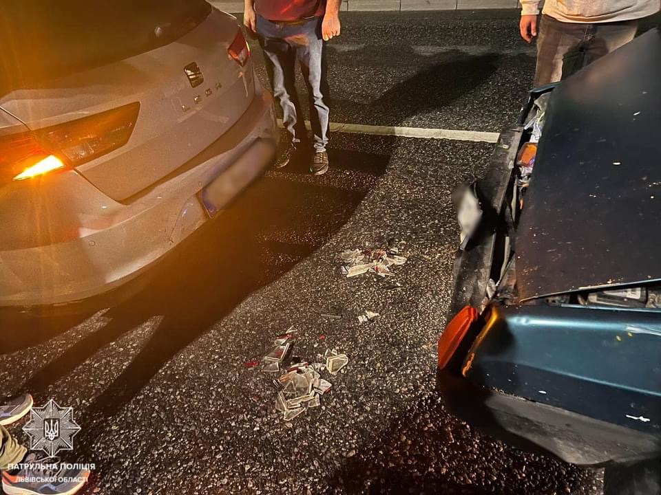 У Львові п’яний водій вʼїхав у автомобіль