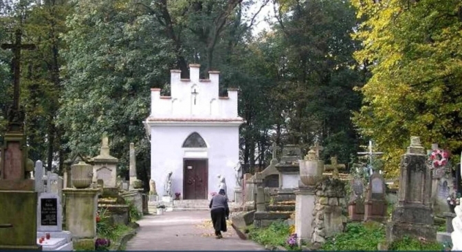 На Львівщині польський інститут реставруватиме старовинні надгробки