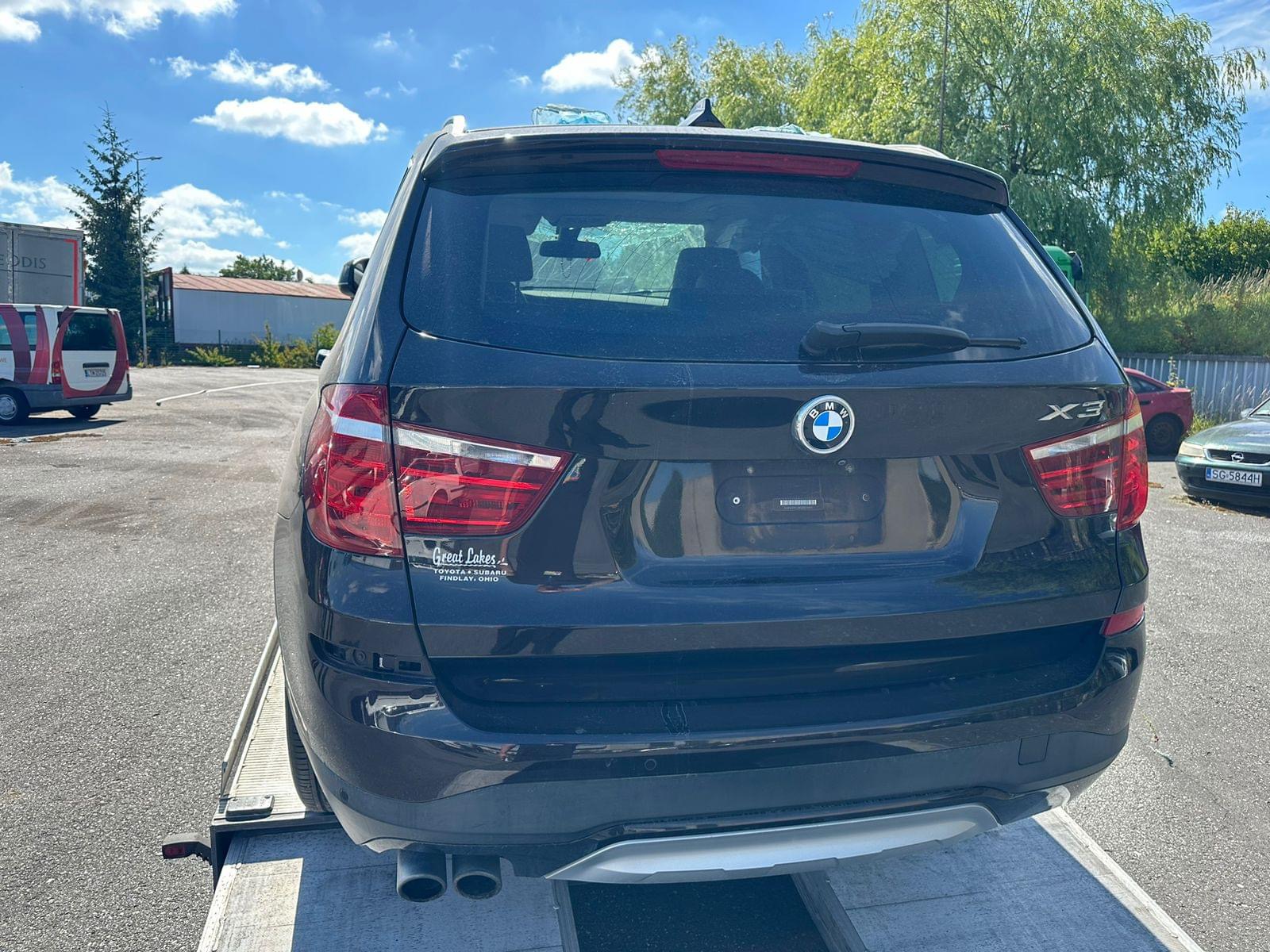 Митники викрили волонтера, який намагався перевезти елітний BMW як гуманітарку