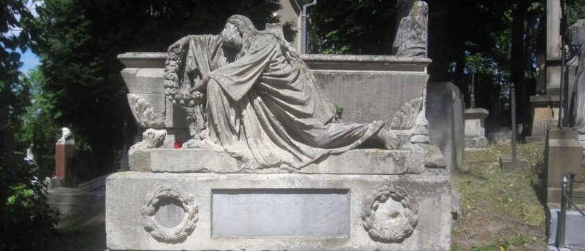 На Личаківському цвинтарі українські та польські фахівці відреставрують 10 об’єктів