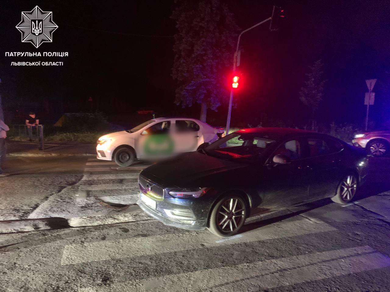 У Львові на Левандівці п’яний водій Volvo спричинив ДТП з таксі