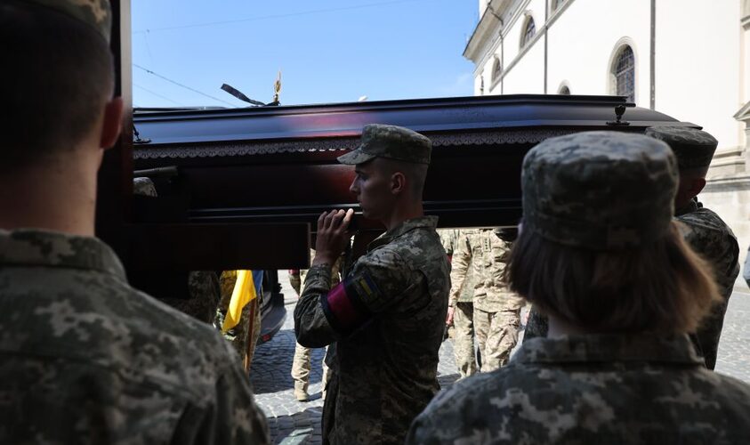 Пішов добровольцем у перші дні: громада Львова проведе в останню путь 47-річного Героя