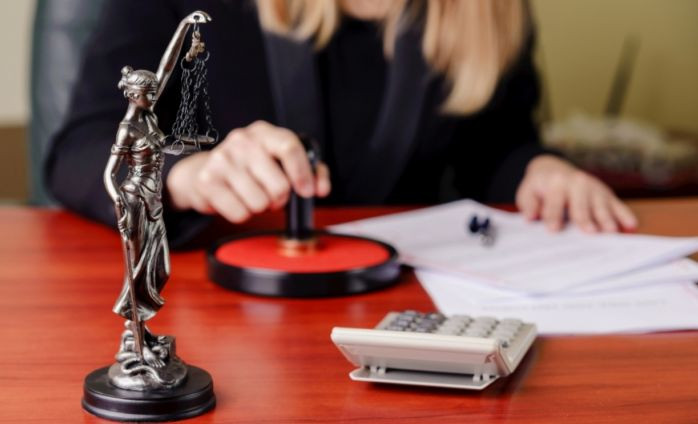 Незаконно зареєструвала права власності на 11 квартир в с. Солонка: на Львівщині судитимуть державну реєстраторку