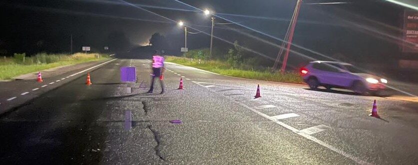 На трасі Київ – Чоп під колесами легковика загинув пішохід