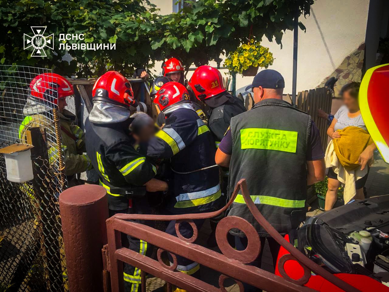 У селі поблизу Львова жінка впала у 5-метровий колодязь