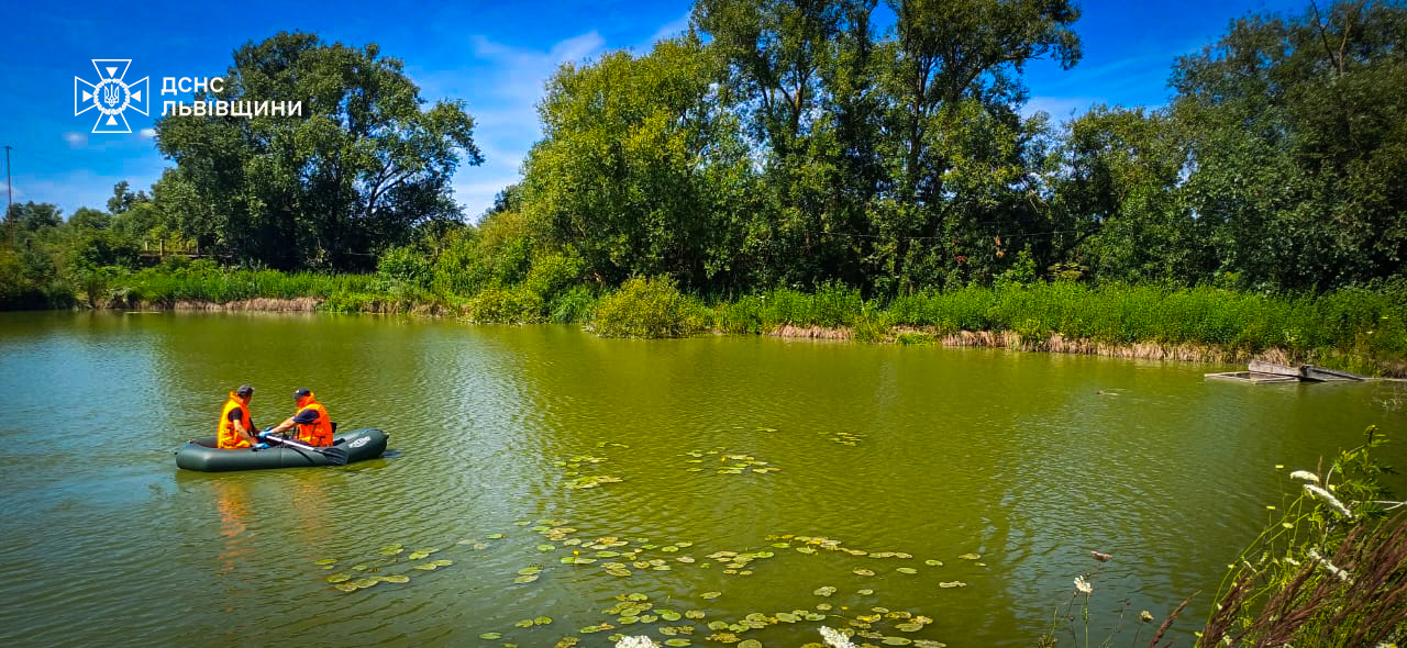 З озера на Золочівщині рятувальники дістали тіло загиблого чоловіка